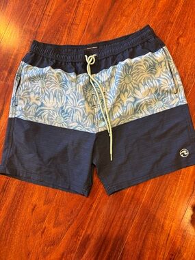 Ocean Current Navy and Light Blue Floral Men’s Hybrid Shorts